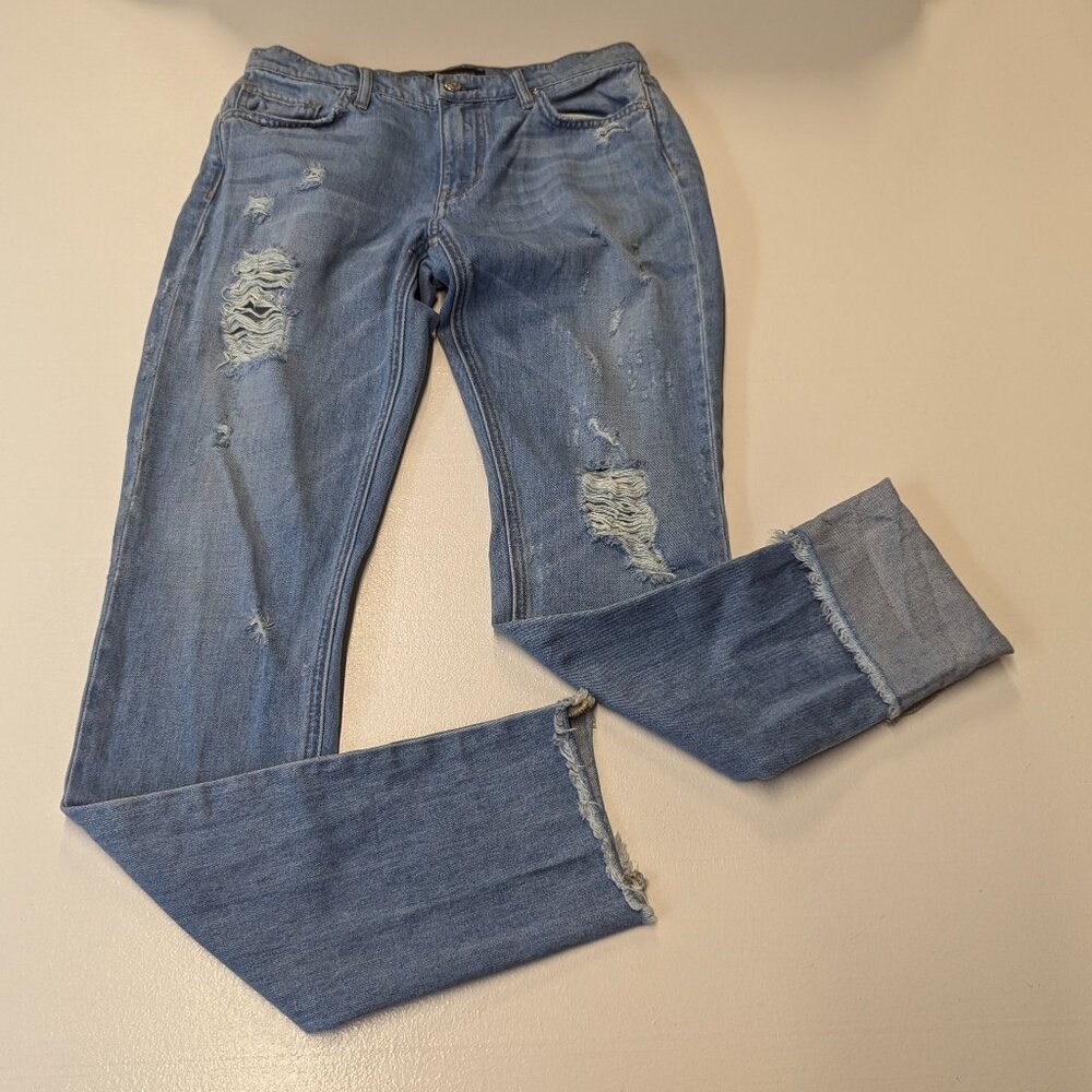 éi8ht dreams Size 26 Distressed Slim Boyfriend Jeans Medium Wash Mid Rise